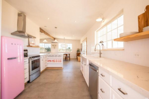 Flamingo Ranch - Dreamy Desert Design with Hot Tub home